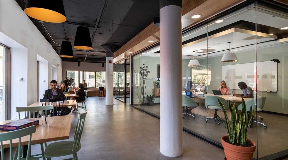 More Photos Of 99 Yorkville Ave, Toronto Coworking Space