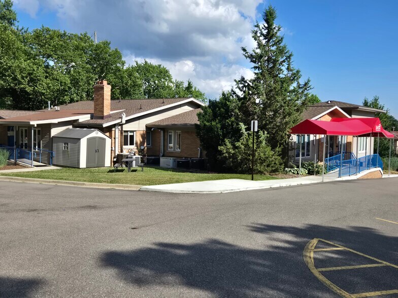 More Photos Of 2370 Walton Blvd, Rochester Hills Medical For Sale