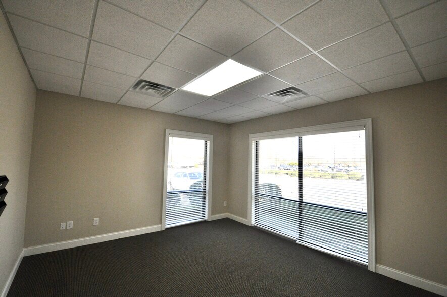 More Photos Of 700B Cromwell Dr, Greenville Office For Lease