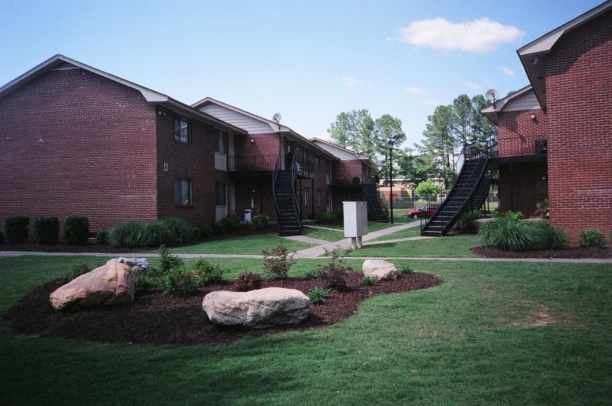 More Photos Of 2400 Beverly Hills Dr, Atlanta Apartments For Sale