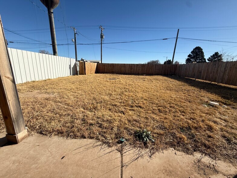 More Photos Of 218 Main St, Idalou Storefront Retail Office For Sale