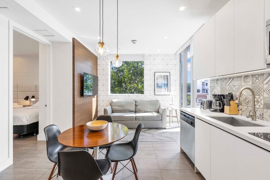 More Photos Of 538 Meridian Ave, Miami Beach Hospitality For Sale