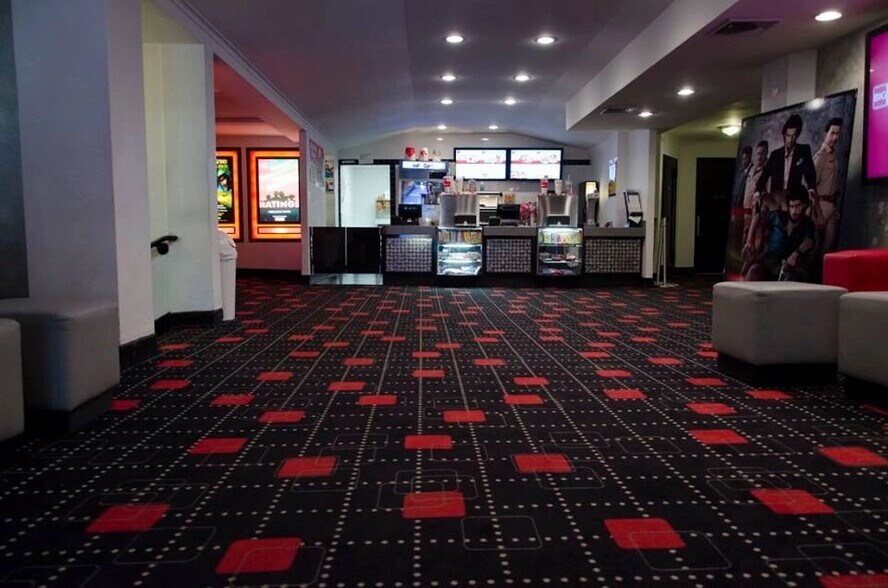 More Photos Of 6827 Fresh Meadow Ln, Fresh Meadows General Retail For Lease