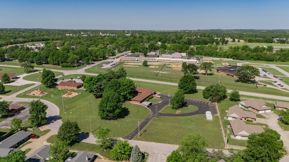 More Photos Of 807 N Briarwood Dr, Bolivar Assisted Living For Sale