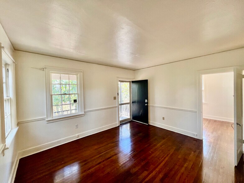 More Photos Of 221 E 56th St, Savannah Apartments For Sale