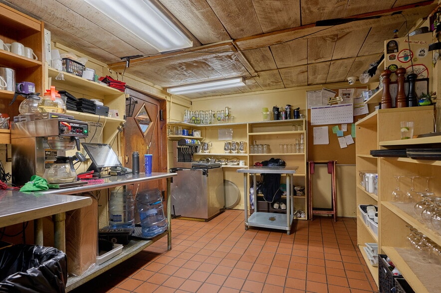 More Photos Of 100 Mountain Rd, Easthampton Restaurant For Sale