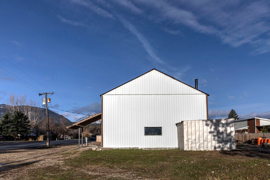 More Photos Of 308 E Tanner Ave, Darby Freestanding For Sale