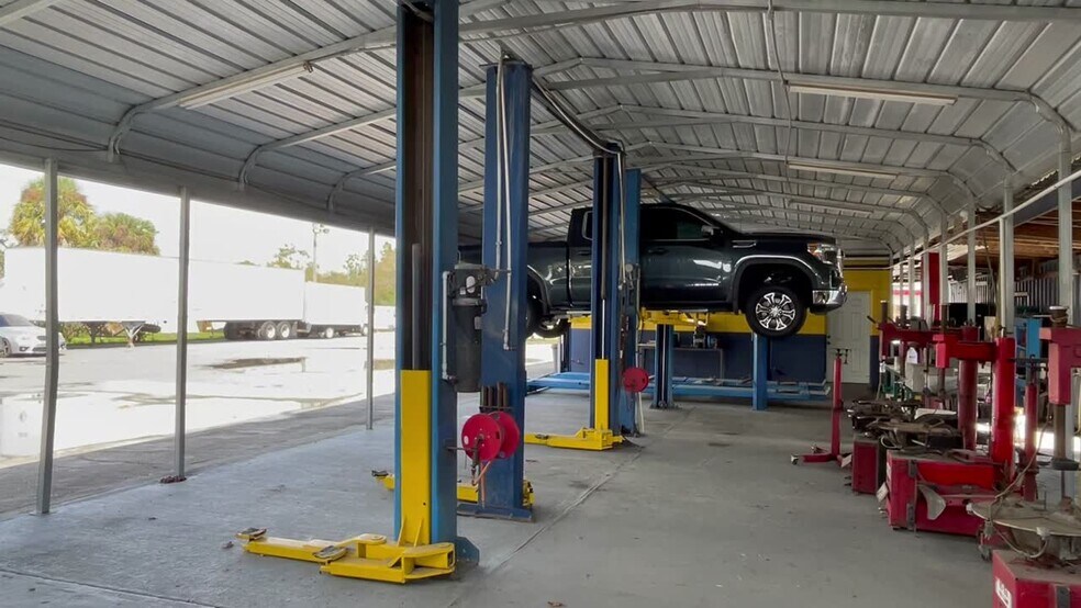 Primary Photo Of 2794 N Orange Blossom Trl, Kissimmee Auto Repair For Sale