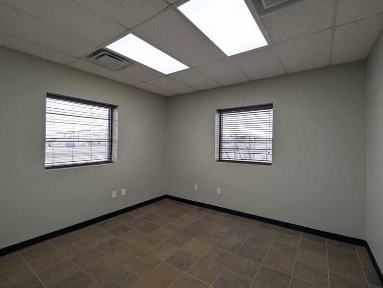 More Photos Of 2807 S County Road 1242, Midland Warehouse For Lease