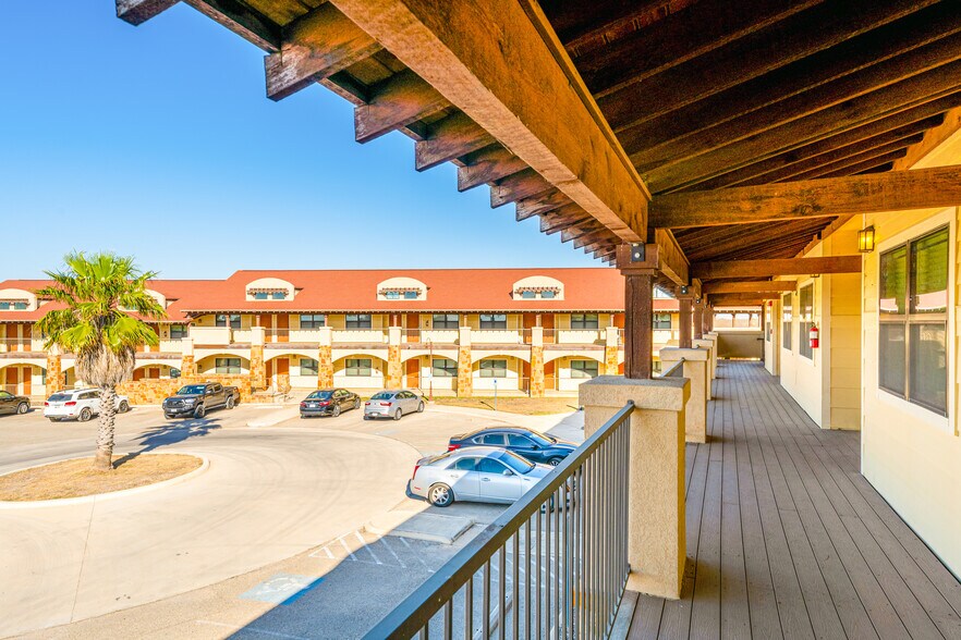 More Photos Of 2420 N 1st St, Carrizo Springs Apartments For Sale