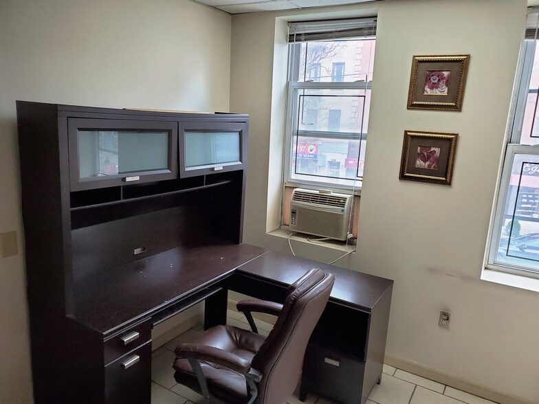 More Photos Of 621 E 187th St, Bronx Storefront Retail Office For Lease