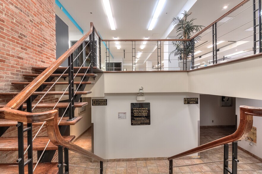 More Photos Of 7345 Boul Saint-Laurent, Montréal Storefront Retail Residential For Sale