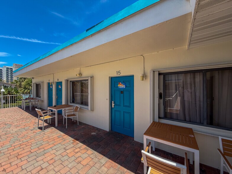 More Photos Of 322 Nevada St, Hollywood Hotel For Sale