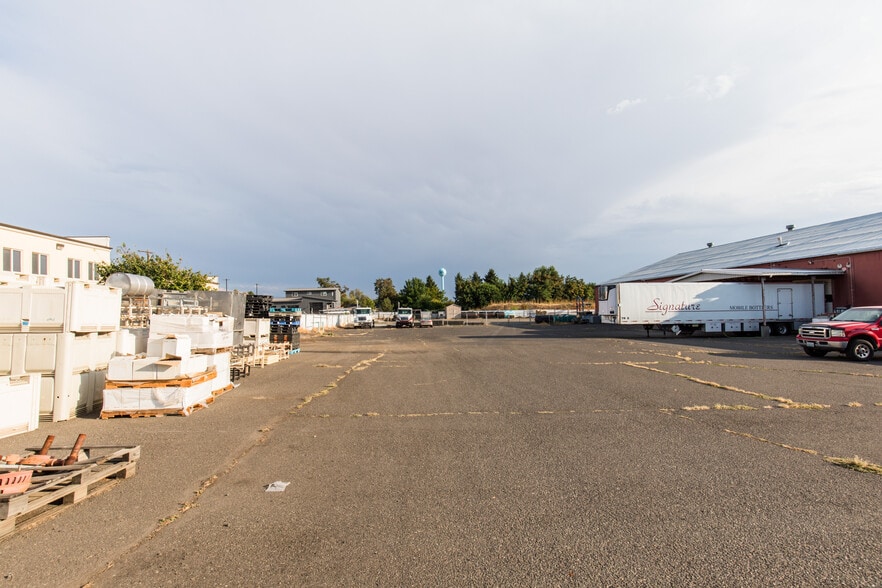 More Photos Of 1215 W Poplar St, Walla Walla Distribution For Lease