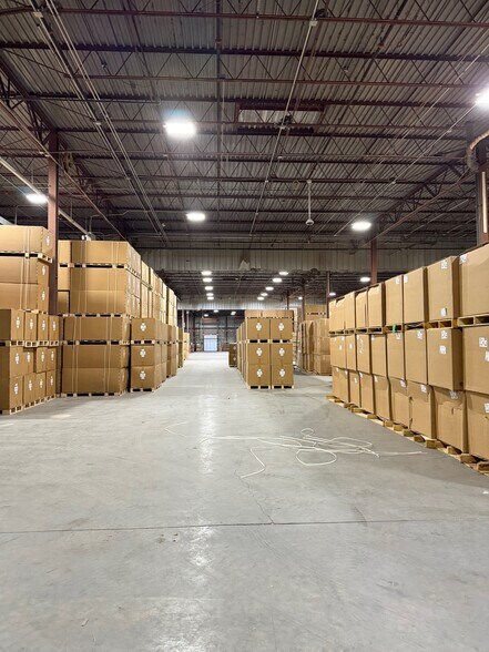 More Photos Of 10 New Rd, Rumford Warehouse For Lease
