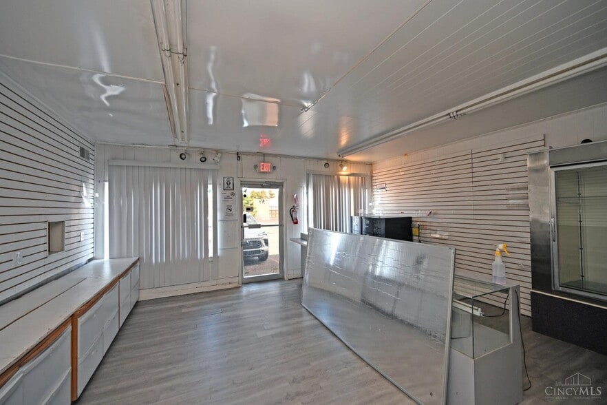 More Photos Of 6999 Colerain Ave, Cincinnati Storefront Retail Office For Lease