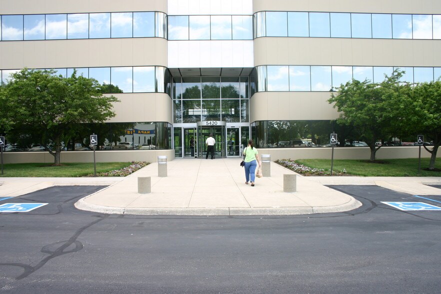 More Photos Of 2601 Fortune Cir E, Indianapolis Office For Lease