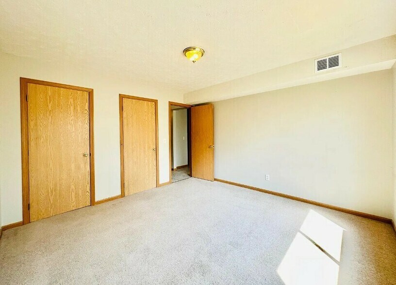 More Photos Of 3915 N 70th Cir, Omaha Apartments For Sale