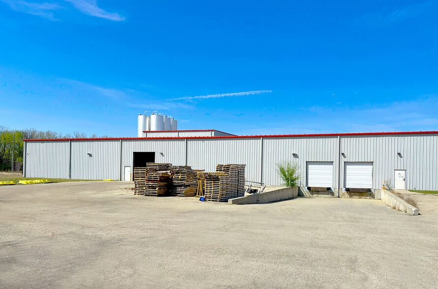 More Photos Of 3002 Industrial St, Junction City Industrial For Sale