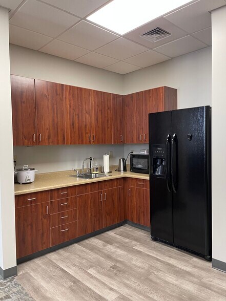 More Photos Of 172 N East Promontory, Farmington General Retail For Lease