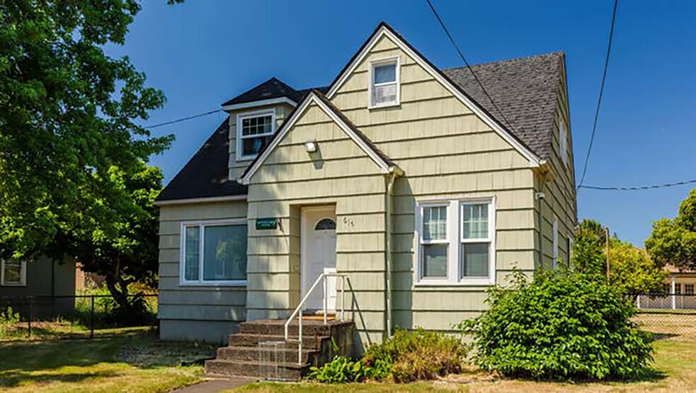 More Photos Of 8435 NE Glisan St, Portland Specialty For Sale