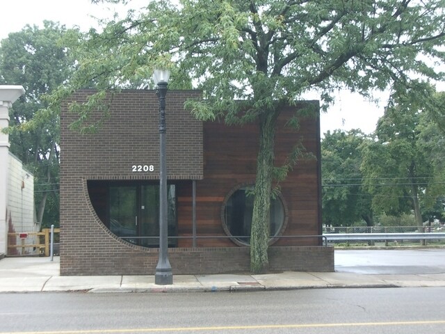 Primary Photo Of 2208 E Michigan Ave, Lansing Medical For Lease