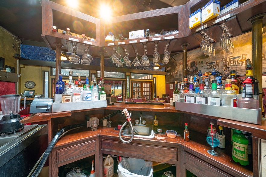 More Photos Of 1923 E Broadway, Long Beach Restaurant For Sale