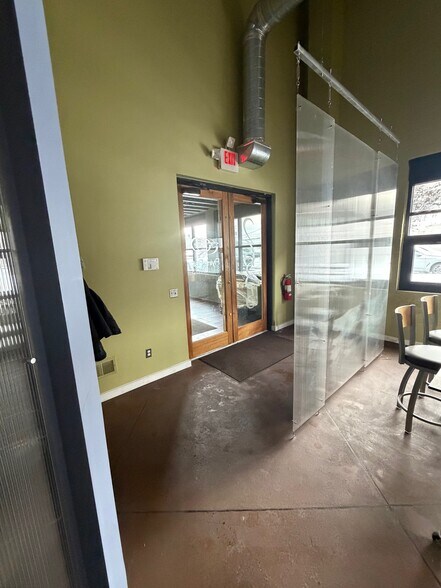 More Photos Of 2625-2675 Nakota Rd, Royal Oak Warehouse For Lease