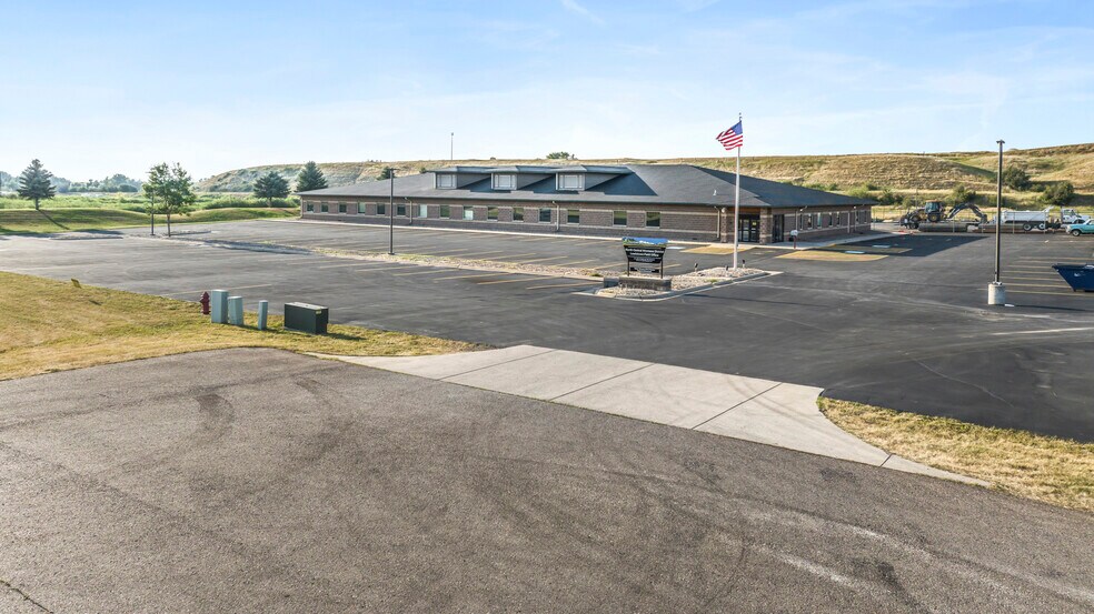 More Photos Of 920 NE Main St, Lewistown Office For Sale