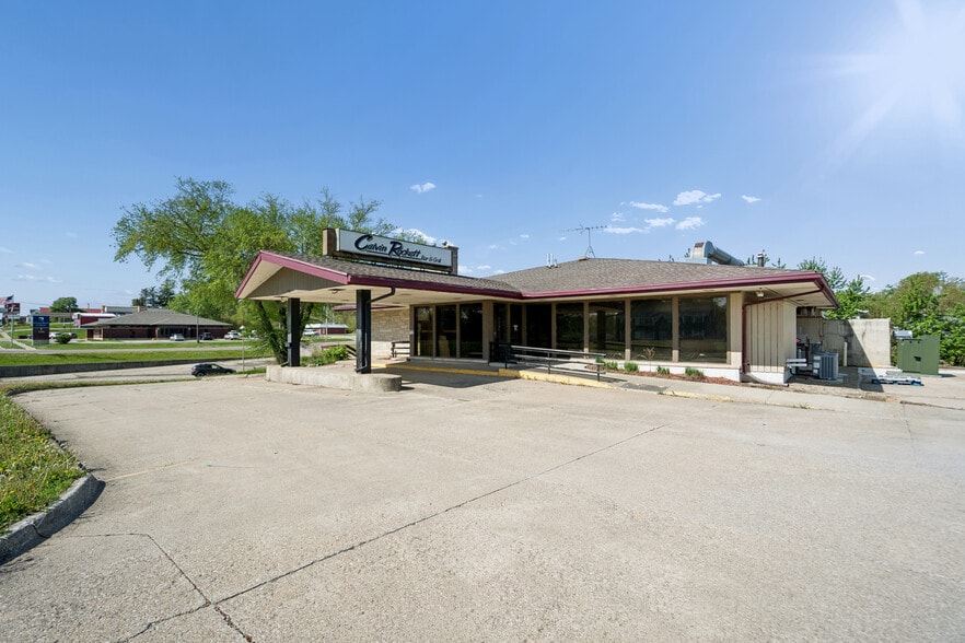 More Photos Of 2013 S Center St, Marshalltown Restaurant For Sale