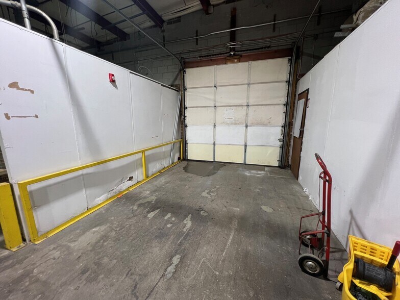 More Photos Of 3008 Executive Dr, Greensboro Light Manufacturing For Lease