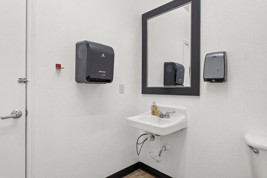 More Photos Of 2316 Pecan St W, Pflugerville Carwash For Sale