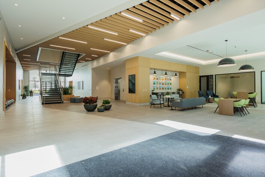 More Photos Of 1401 Philomena St, Austin Medical For Lease