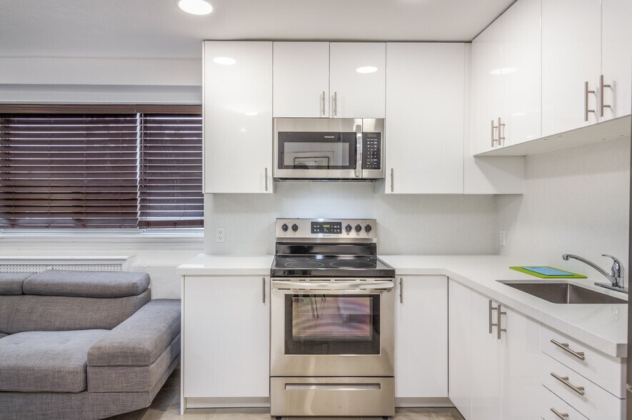 More Photos Of 2709 Lake Shore Dr, Toronto Apartments For Sale