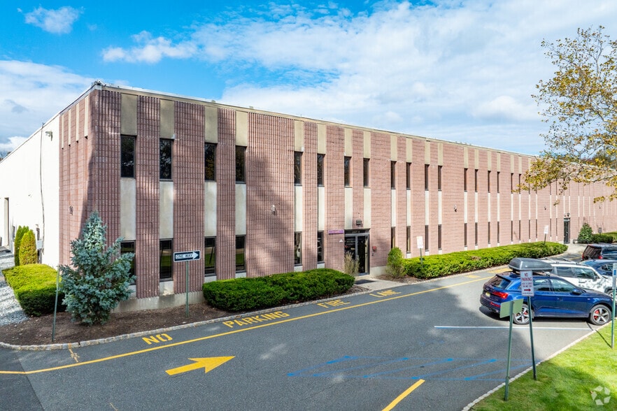 More Photos Of 681 Lawlins Park, Wyckoff Flex For Lease