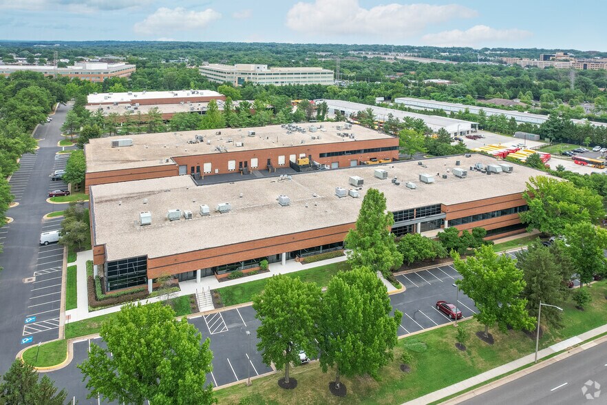 More Photos Of 450 Spring Park Pl, Herndon Unknown For Lease