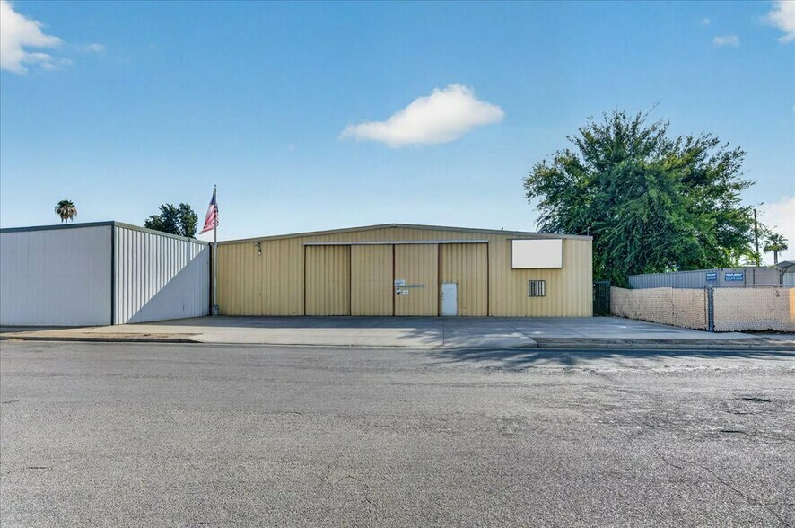 More Photos Of 149 Ashland ave, Lindsay Industrial For Sale