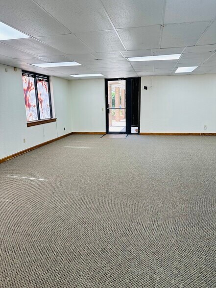 More Photos Of 11102 N Stratford Dr, Oklahoma City Office For Sale