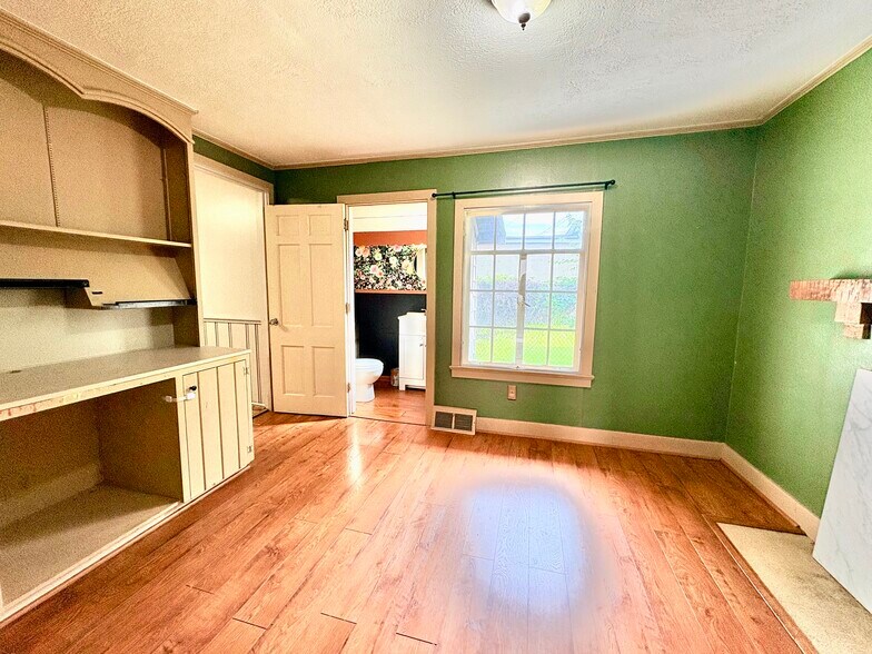 More Photos Of 9 E Canal St, Troy General Retail For Sale