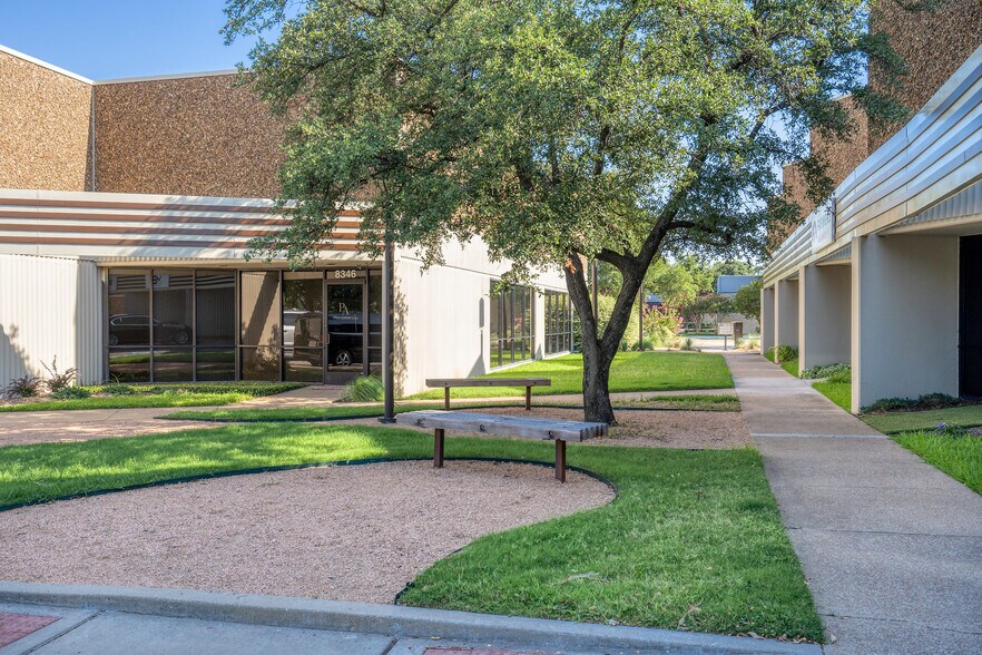 Primary Photo Of 8330-8344 Sterling St, Irving Showroom For Lease