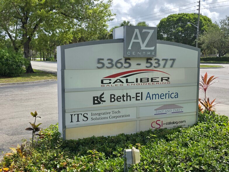 More Photos Of 5365-5377 N Hiatus Rd, Sunrise Light Manufacturing For Lease