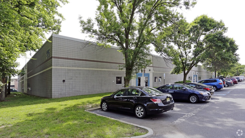 Primary Photo Of 95 Newfield Ave, Edison Light Distribution For Lease