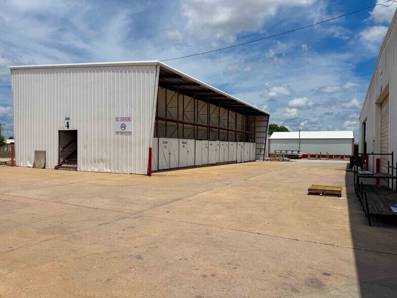 More Photos Of 5700 SE 70th, Oklahoma City Showroom For Sale