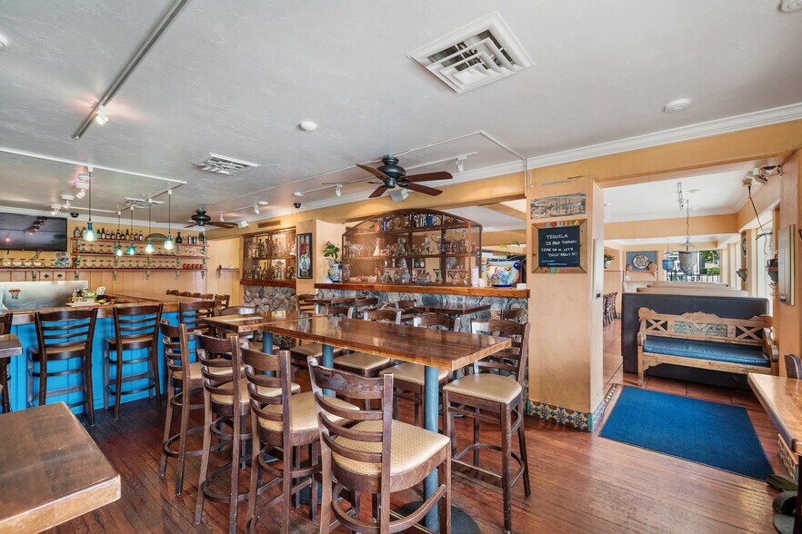More Photos Of 2009 Bridgeway, Sausalito Restaurant For Lease