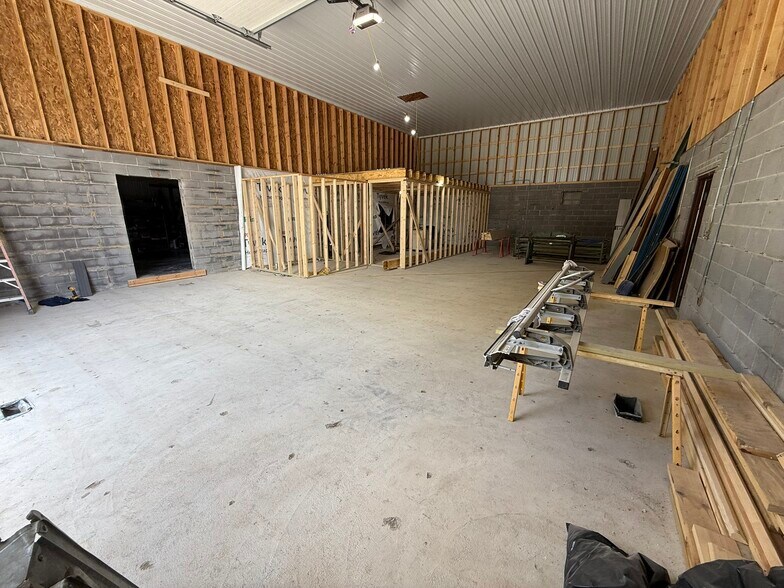 More Photos Of 1015 Trenton Ave, Uhrichsville Industrial For Sale