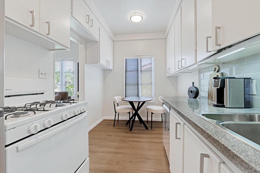 More Photos Of 153-157 W Channel Rd, Santa Monica Apartments For Sale