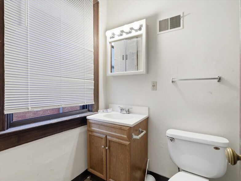 More Photos Of 215 S Braddock Ave, Pittsburgh Apartments For Sale