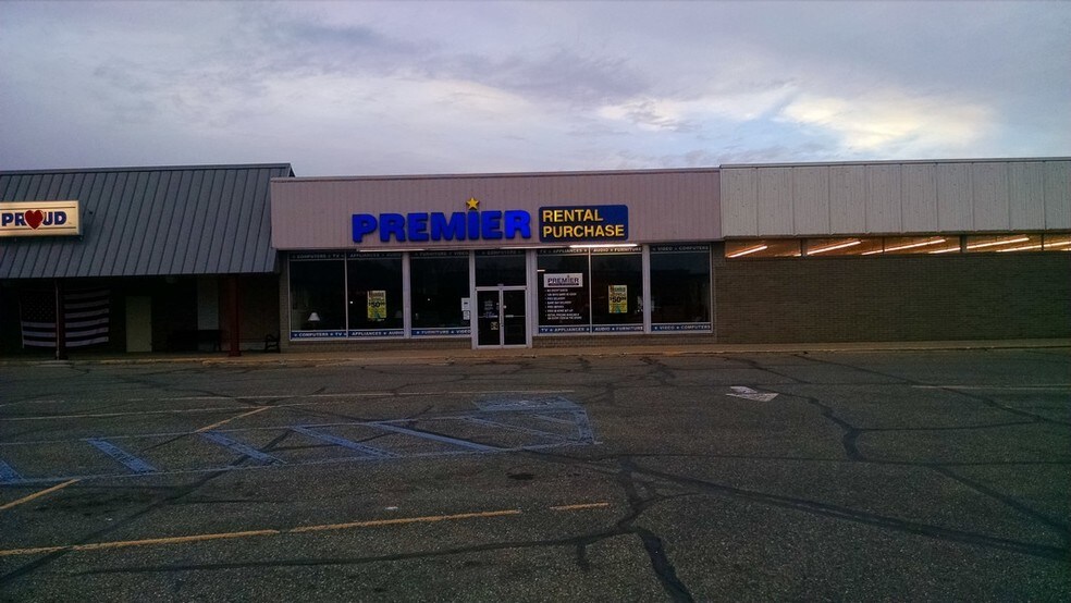 More Photos Of 300-499 Downtowner Plz, Coshocton General Retail For Sale