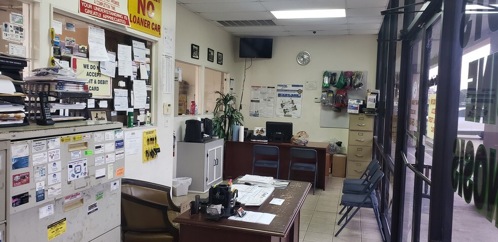 More Photos Of 17602 W Little York Rd, Houston General Retail For Lease