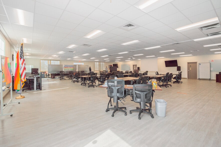 More Photos Of 7180 Opal Rd, Warrenton Office For Sale